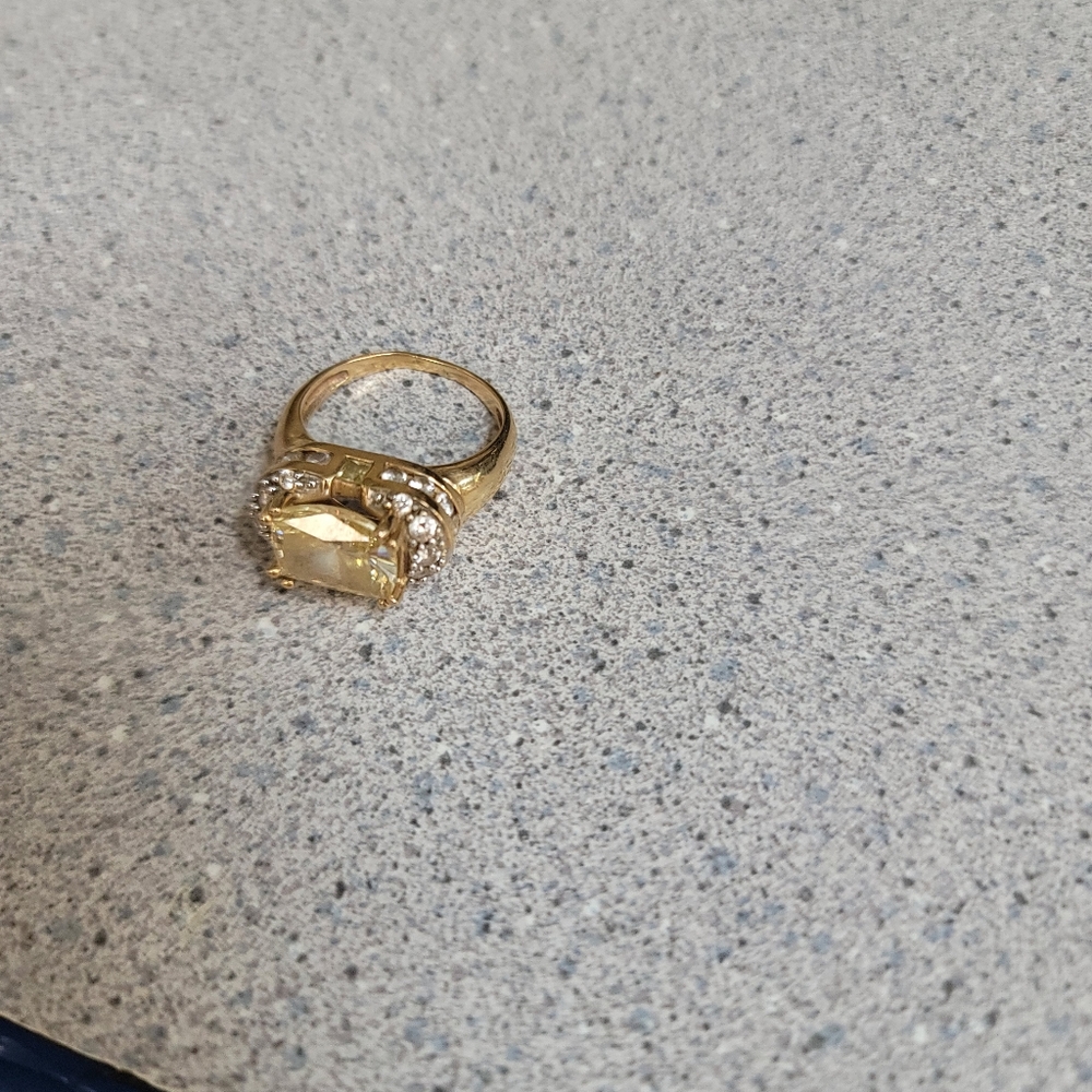 10kt or 14kt gold hsn ring with cz size 5.5 or 6 can be sized